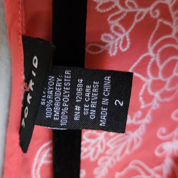 Torrid Romantic Spring coral embroidered cut out back top size 2 - Picture 7 of 11
